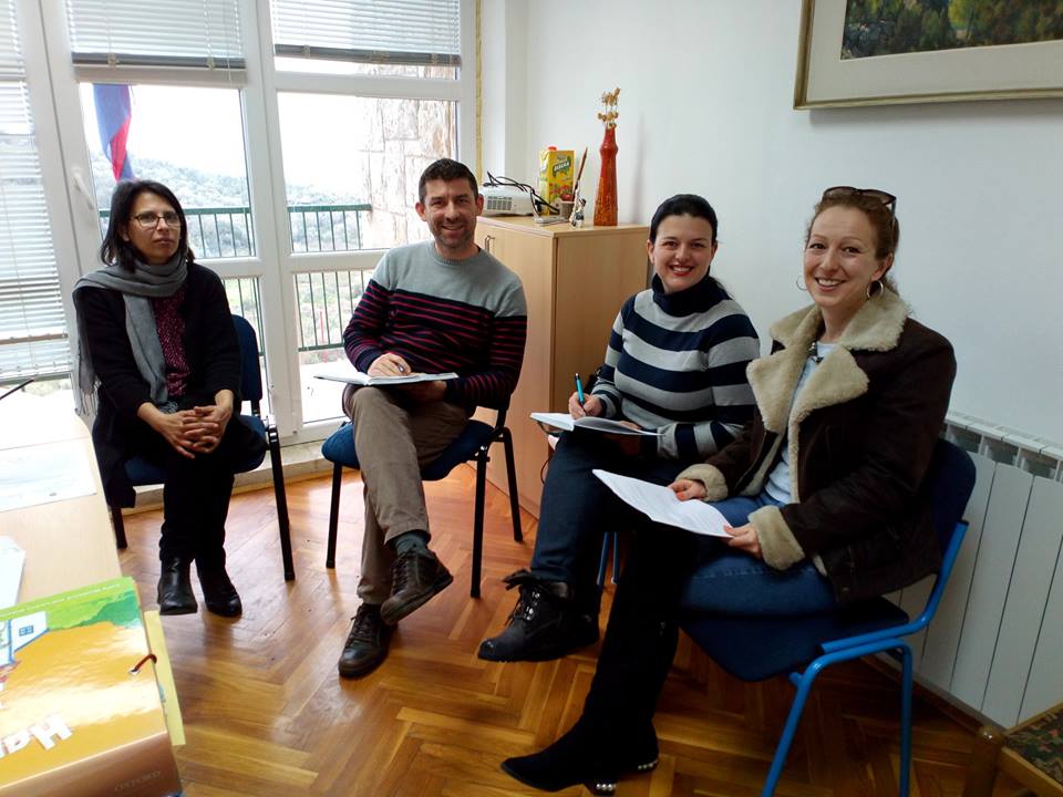 Pročitajte više o članku Dogovorena suradnja OŠ Mljet i NP Mljet o uključivanju školske djece u izradu suvenira