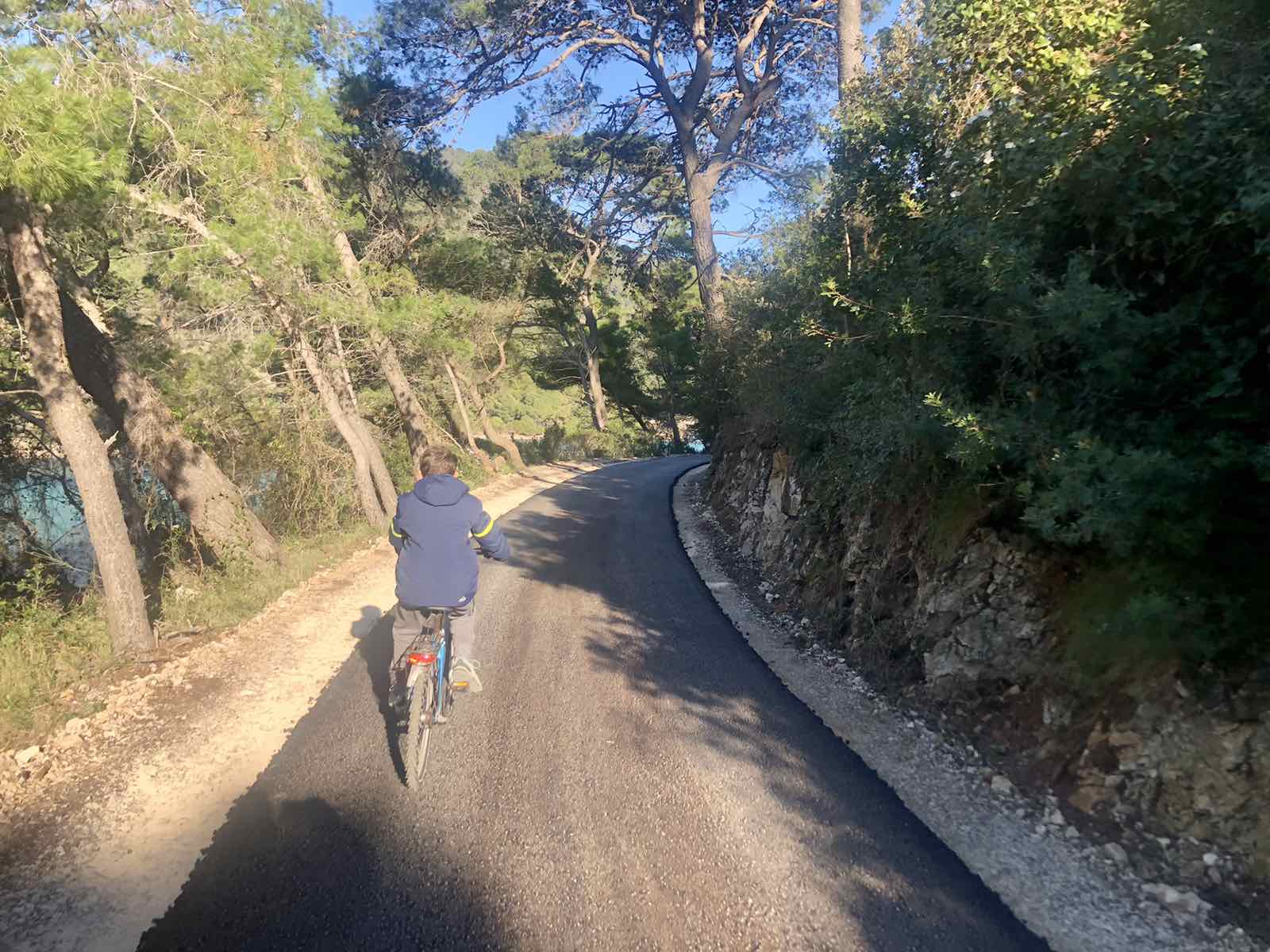 Pročitajte više o članku Radovi na obnovi dijela šetnice Velikog jezera pri kraju