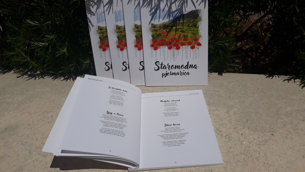 Pročitajte više o članku Staromodna pjesmarica