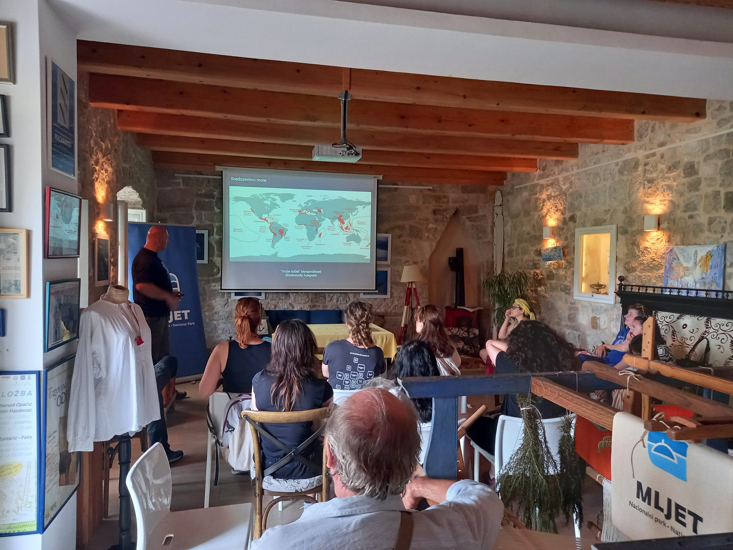 Pročitajte više o članku Održano predavanje „Promjene bioraznolikosti Jadrana – indikator klimatskih promjena“