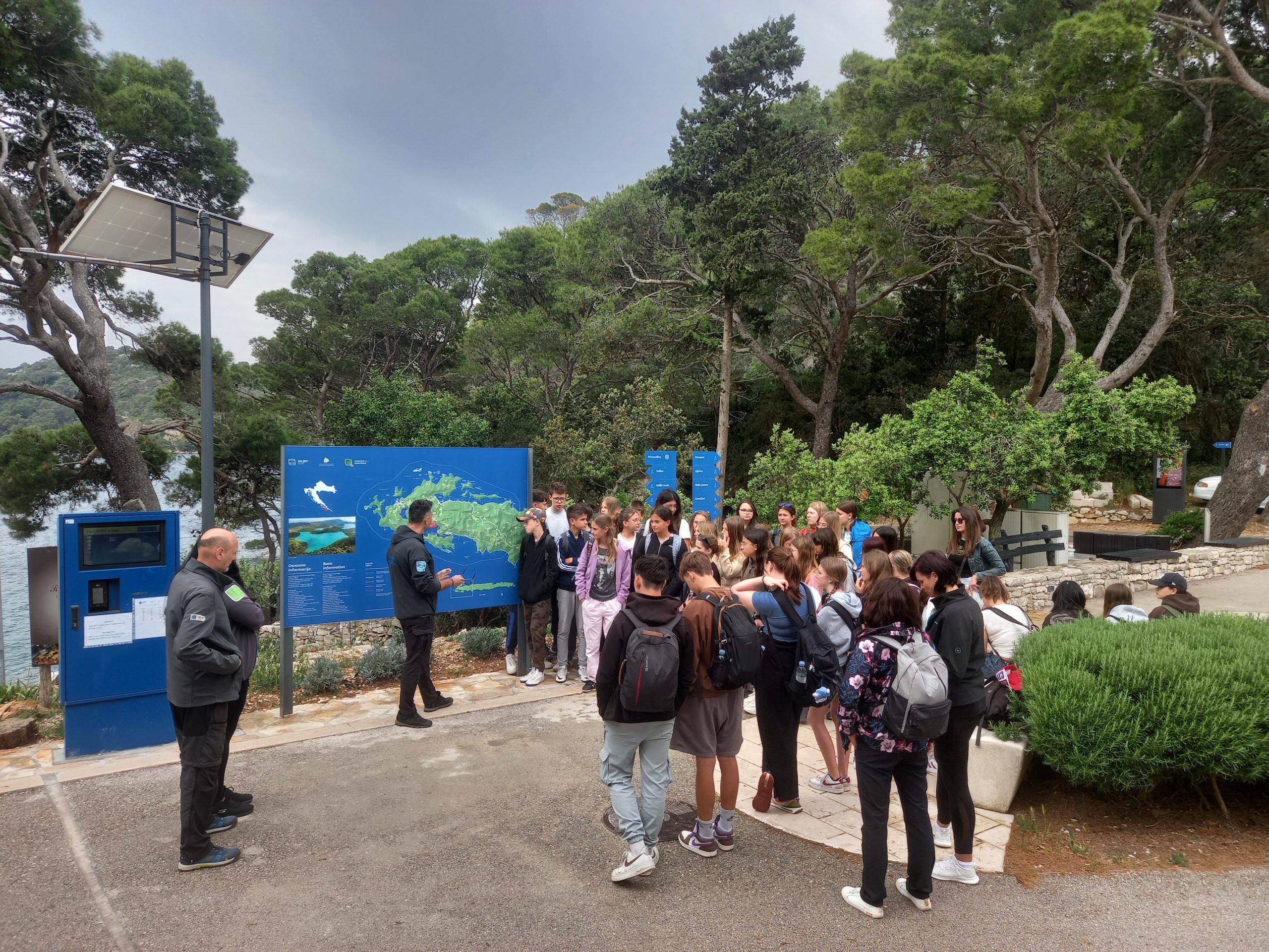 Pročitajte više o članku Učenici OŠ Mljet i OŠ iz Češke jučer su posjetili NP Mljet